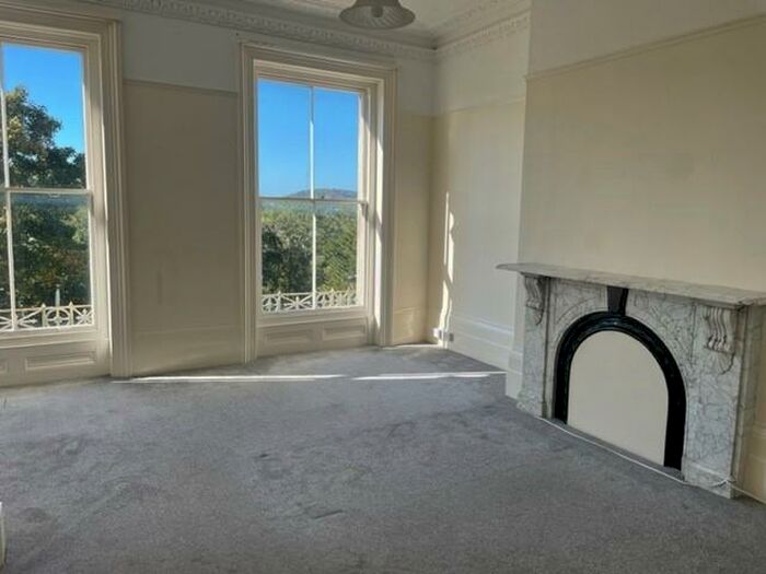 2 Bedroom Flat To Rent In Victoria Park, Dover, CT16