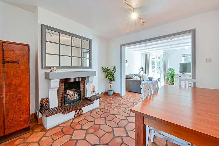 3 Bedroom Semi-detached House For Sale In Burton Gardens, Hounslow, TW5