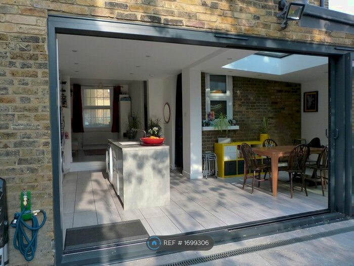 4 Bedroom Semi-Detached House To Rent In Barnet Grove, London, E2