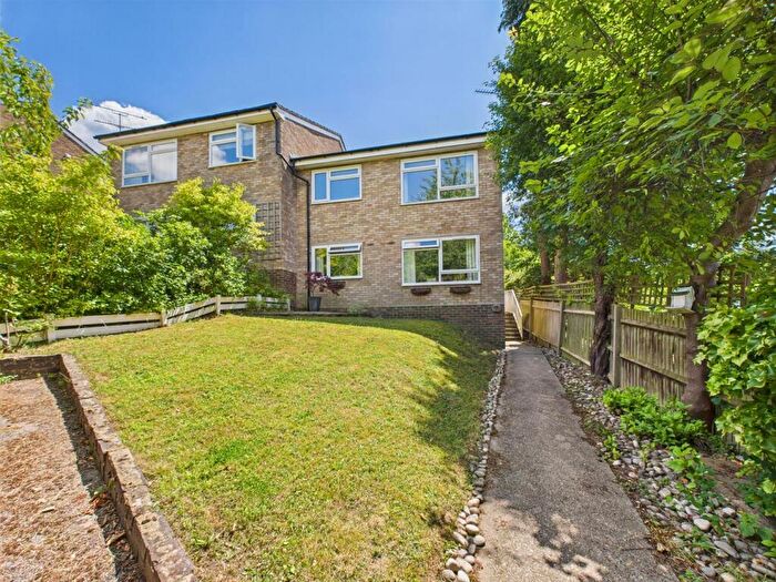 2 Bedroom Maisonette To Rent In Austin Close, Coulsdon, CR5