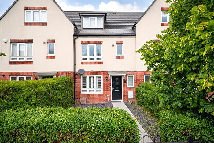 4 Bedroom Terraced House For Sale In Peacock Lane, Bracknell, Berkshire, RG12