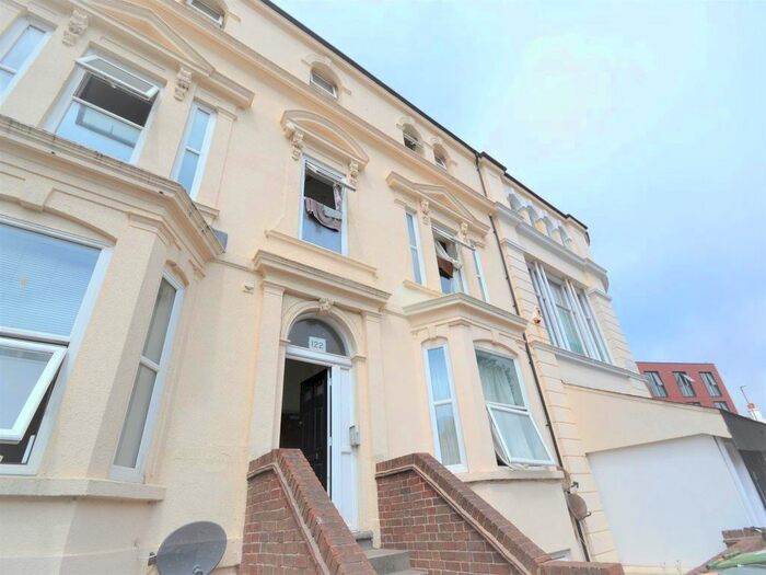 2 Bedroom Flat To Rent In Pevensey Road, Eastbourne, BN22