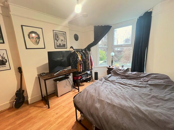 Studio To Rent In Wightman Road, London, N8