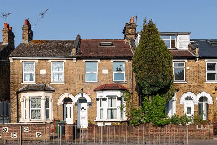 2 Bedroom Apartment For Sale In Shernhall Street, Walthamstow, E17