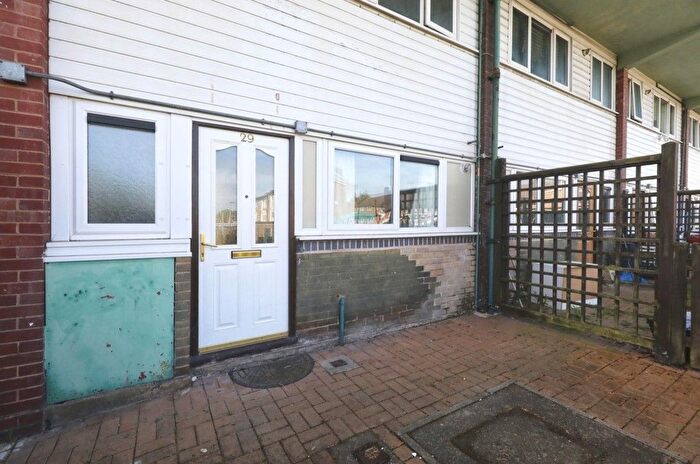 3 Bedroom Maisonette To Rent In Jaunty Avenue, Sheffield, S12