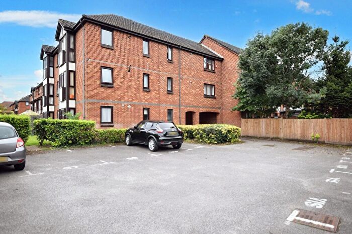 1 Bedroom Flat For Sale In Farriers Road, Epsom, KT17