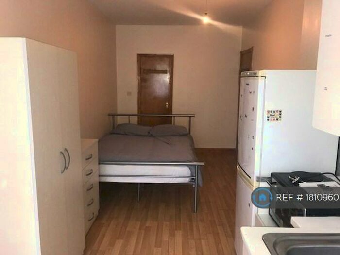 Studio To Rent In Rosebery Avenue, London, N17