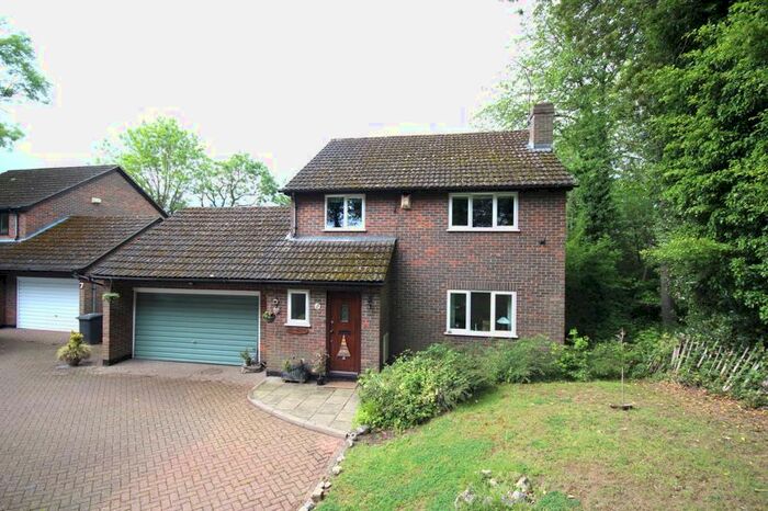 3 Bedroom Detached House For Sale In London Road, Hildenborough, Tonbridge, TN11