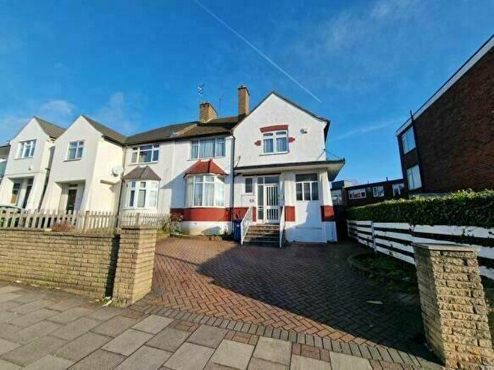 5 Bedroom Semi-Detached House To Rent In Brent Street, Hendon, London, NW4