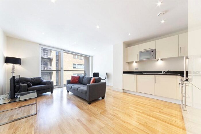 2 Bedroom Flat To Rent In Lanterns Way, Canary Wharf, E14