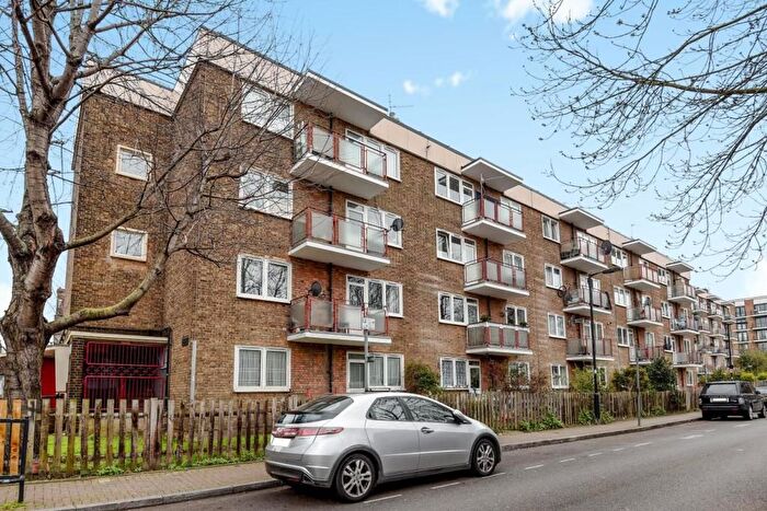 2 Bedroom Flat To Rent In Ainsty Estate, London, SE16