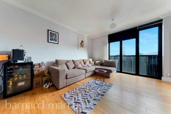 2 Bedroom Flat To Rent In Station Road, West Wickham, BR4