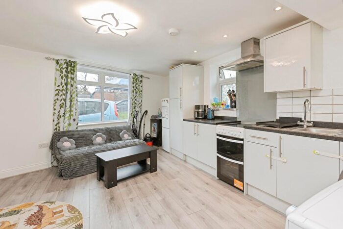 2 Bedroom Flat For Sale In Cray Road, Swanley, BR8