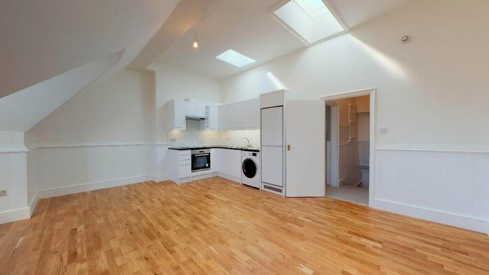 1 Bedroom Flat To Rent In Birkbeck Avenue, London, W3