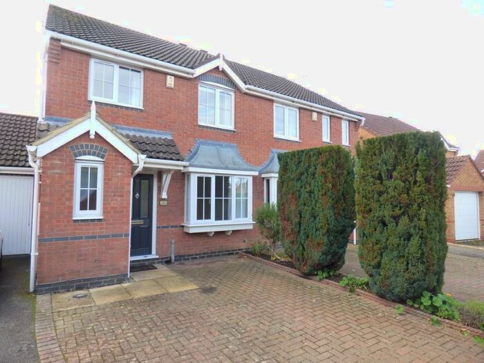 3 Bedroom Semi-Detached House To Rent In Buxton Drive, Desborough, Kettering, NN14