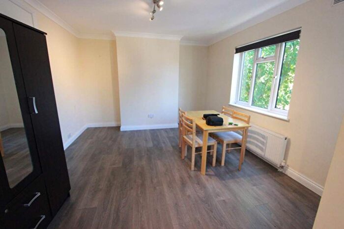 2 Bedroom Flat To Rent In Ewart Grove, London, N22