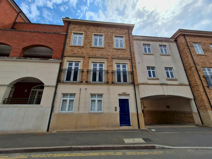 2 Bedroom Apartment To Rent In Gorcott Lane, Dickens Heath, B90