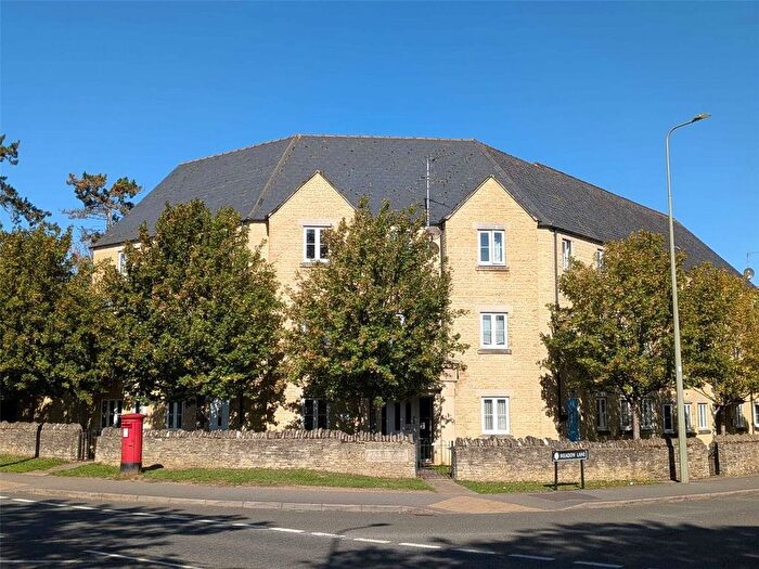 2 Bedroom Flat For Sale In Meadow Lane, Witney, OX28