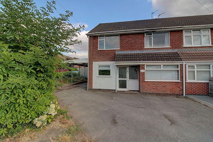 4 Bedroom Semi-Detached House For Sale In Cleveland Road, Bulkington, CV12