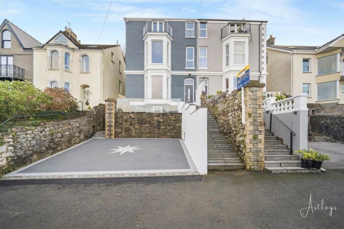 2 Bedroom Flat For Sale In Overland Road, Mumbles, Swansea, SA3