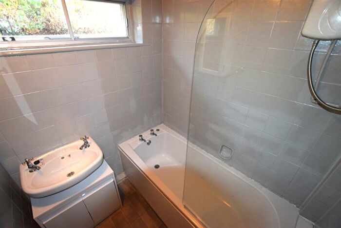 3 Bedroom Detached Bungalow For Sale In Fairholme Close, Chester, CH1