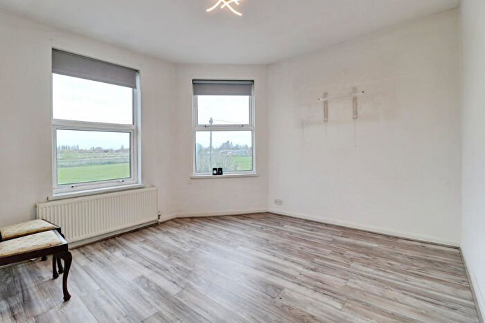 2 Bedroom Flat To Rent In Southend Road, Rochford, SS4
