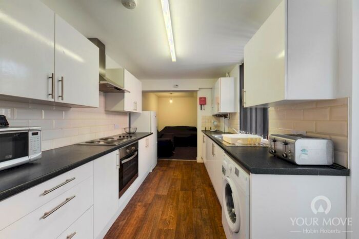 5 Bedroom House To Rent In Euston Road, Northampton, NN4