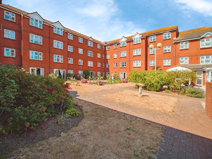 2 Bedroom Apartment For Sale In Jenner Court, Weymouth, DT4