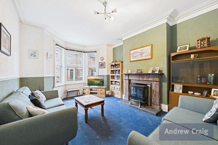 2 Bedroom Flat For Sale In Brinkburn Avenue, Gateshead, NE8