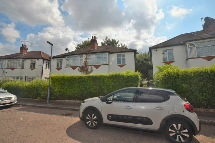 2 Bedroom Flat To Rent In Chalford Walk, Woodford Green IG8