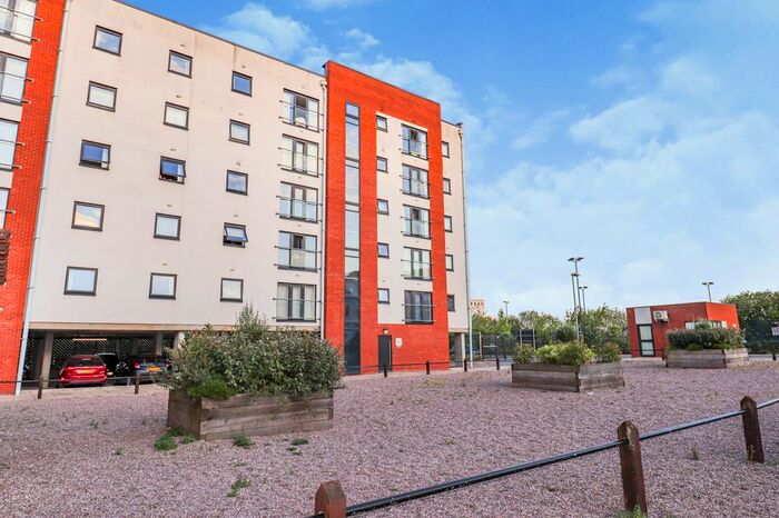 2 Bedroom Flat To Rent In Ladywell Point, Pilgrims Way, Salford, Lancashire, M50