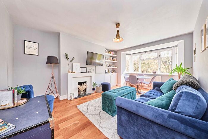 2 Bedroom Flat To Rent In Vermont Road, London, SW18