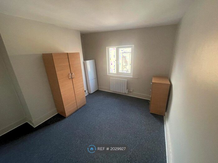 Studio To Rent In Harlesden, London, NW10