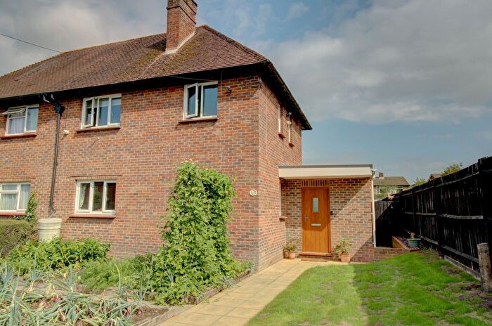 3 Bedroom Semi-detached House For Sale In Pollards Oak Road, Hurst Green, Oxted, RH8