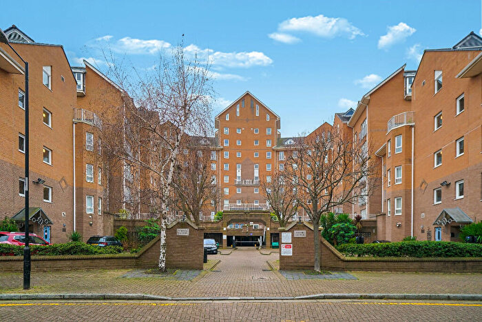 1 Bedroom Apartment For Sale In Homer Drive, London, E14