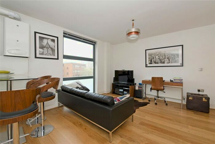1 Bedroom Flat To Rent In Goswell Road, Islington, EC1V