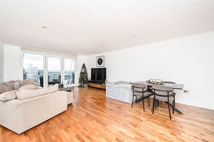 2 Bedroom Flat For Sale In Fairmont Avenue, London, E14