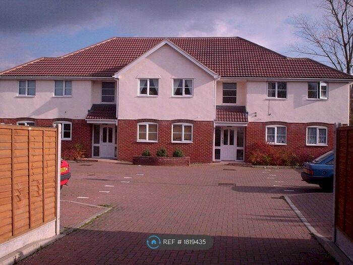 2 Bedroom Flat To Rent In Crown Avenue, Pitsea, Basildon, SS13