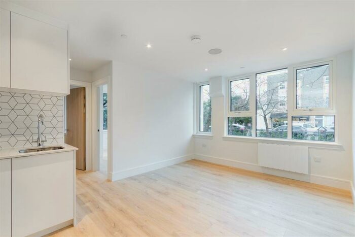 1 Bedroom Apartment To Rent In Queens Road, Weybridge, Weybridge, KT13