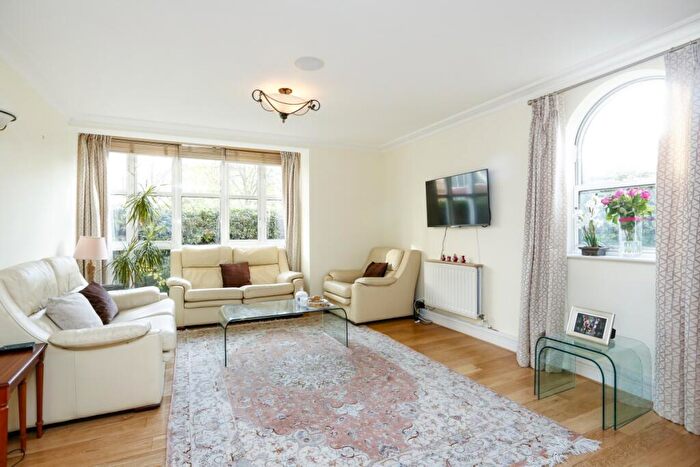 2 Bedroom Apartment To Rent In Keble Place Barnes, SW13