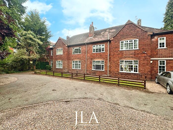 3 Bedroom Flat To Rent In Glenwood Close, Leicester, LE2