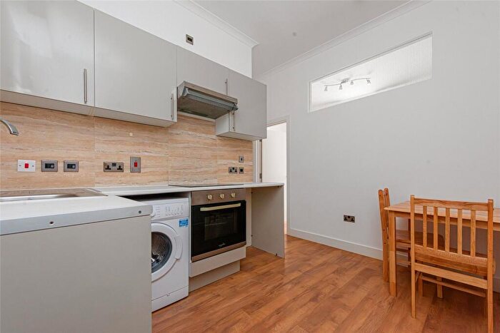 Apartment To Rent In Holloway Road, Islington, London, N7