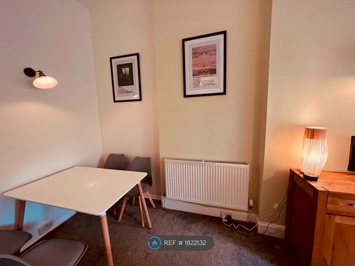 3 Bedroom Flat To Rent In Polwarth Gardens, Edinburgh, EH11