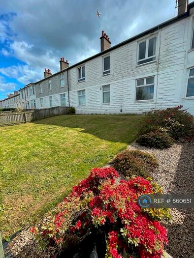 3 Bedroom Flat To Rent In Mains Drive, Dundee, DD4