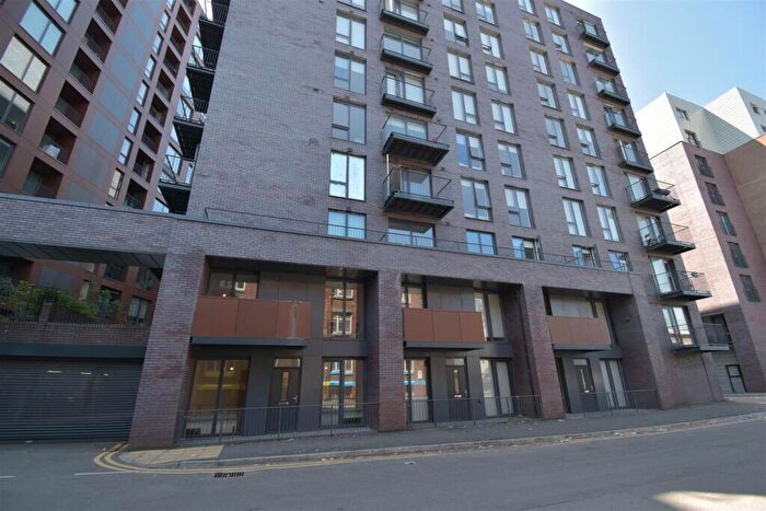 3 Bedroom Maisonette For Sale In Cow Lane, Salford, Greater Manchester, M5