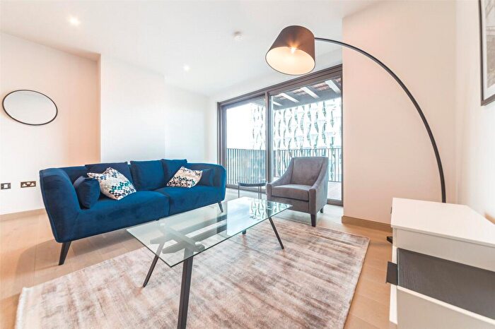 2 Bedroom Apartment To Rent In Viaduct Gardens, London, SW11