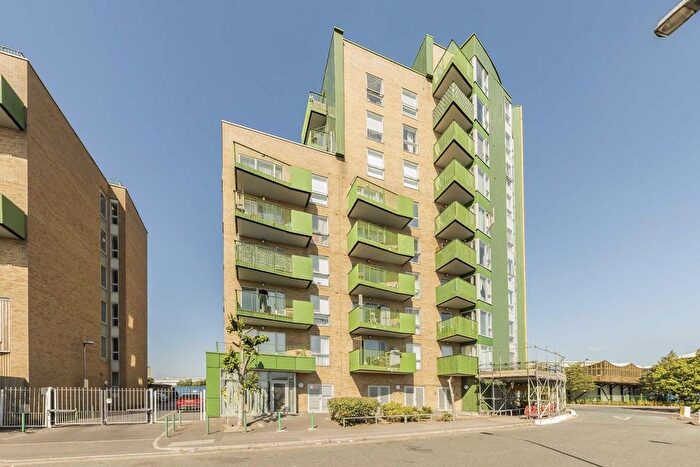 2 Bedroom Flat To Rent In Central Way, London, NW10