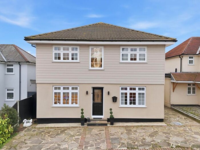 5 Bedroom Detached House For Sale In Hatch Road, Pilgrims Hatch, CM15