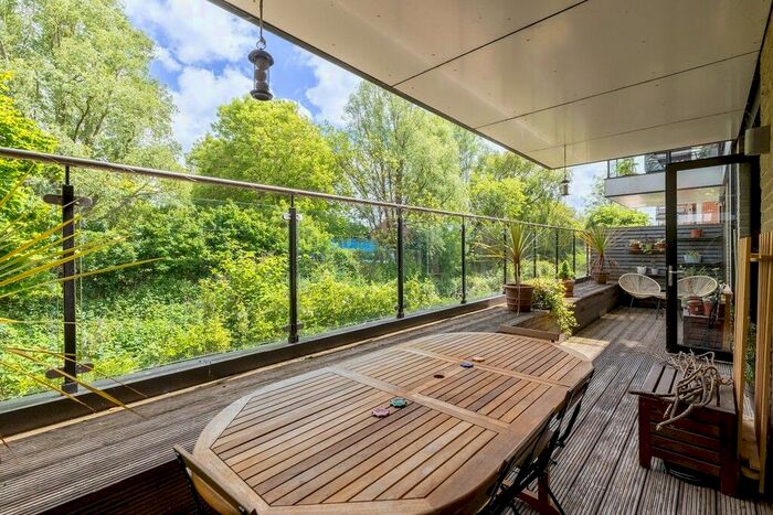 2 Bedroom Flat To Rent In Knaresborough Drive, Southfields, SW18