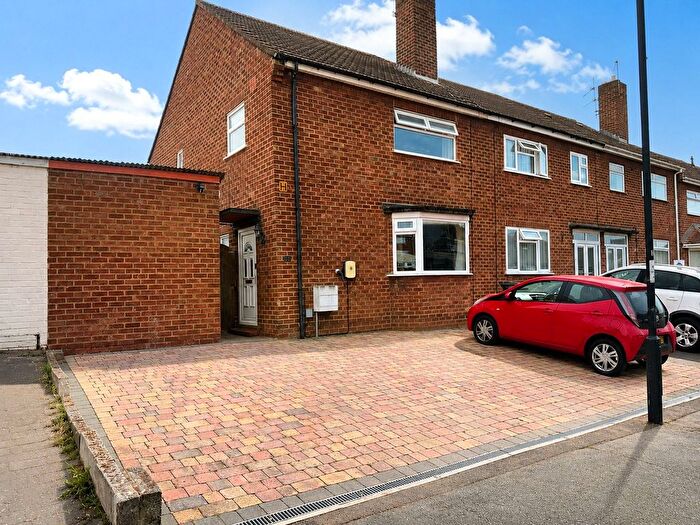 3 Bedroom End Of Terrace House For Sale In Hardenhuish Road, Brislington, Bristol, BS4